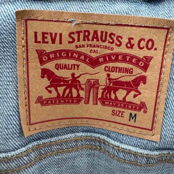 EUC Women's Levi's Trucker Jacket - Picture 3 of 9